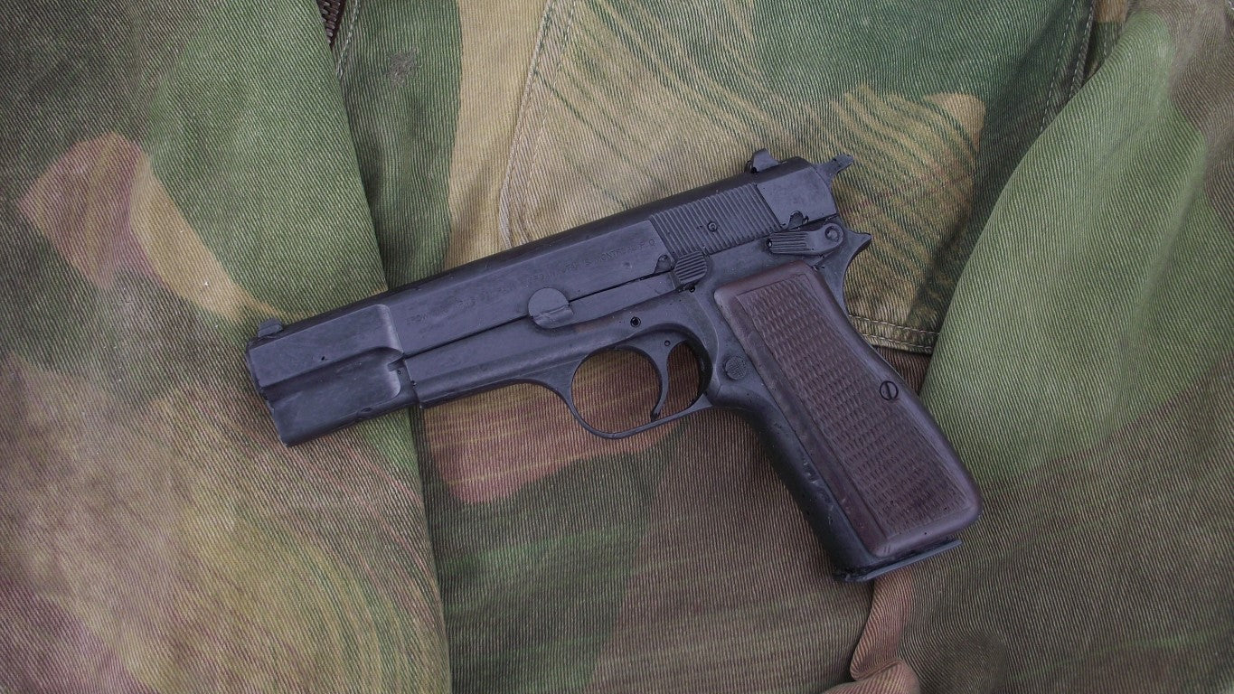 Browning Hi-Power 9mm, rubber prop